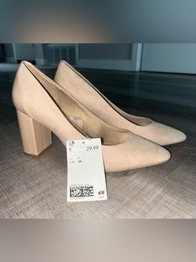 H&M Women's Light Beige Block Heel Pumps SIZE 7 NEVER WORN